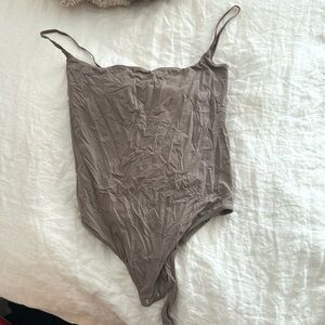 FITS EVERYBODY CAMI BODYSUIT | UMBER - UMBER / M x 1